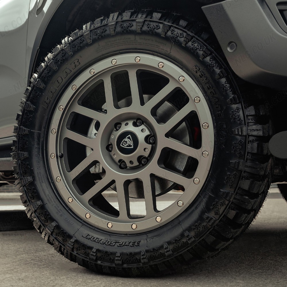 Jante en alliage Predator Dakar 20" pour Ford Raptor 2023 - Gris métallisé