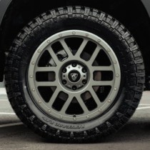 Jante en alliage Predator Dakar 20" pour Ford Raptor 2023 - Gris métallisé