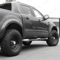 Ford Ranger 2016 sur jantes en acier modulaires noires de 16 pouces