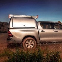 Toyota Hilux 2016 - Toit surélevé ProTop Gullwing Canopy en blanc 040 avec porte arrière pleine - Verrouillage central