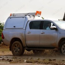 Toyota Hilux 2016- Toit surélevé ProTop Gullwing Canopy en argent 1D6 avec porte arrière solide