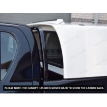 Hilux 2016 sur ProTop Canopy Tradesman en blanc avec porte arrière solide et verrouillage centralisé - Compatible avec porte-éch