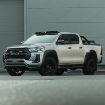 Toyota Hilux 2016 - Intégration de feux de toit à LED Lazer Lamps en noir 218