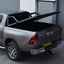 Toyota Hilux 2016- Couvercle relevable en aluminium noir ProTop avec arceau de sécurité noir