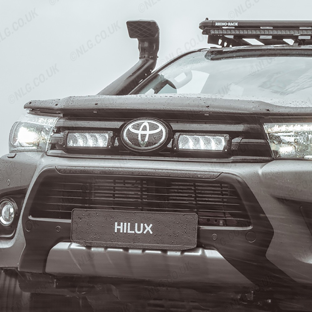 Toyota Hilux 2016 - Kit d'intégration de calandre Triple-R 750 avec lampes laser