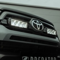 Toyota Hilux Invincible X 2021 - Kit d'intégration de calandre Triple-R 750 avec lampes laser