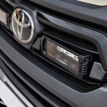 Toyota Hilux Invincible X 2021 - Kit d'intégration de calandre Triple-R 750 avec lampes laser