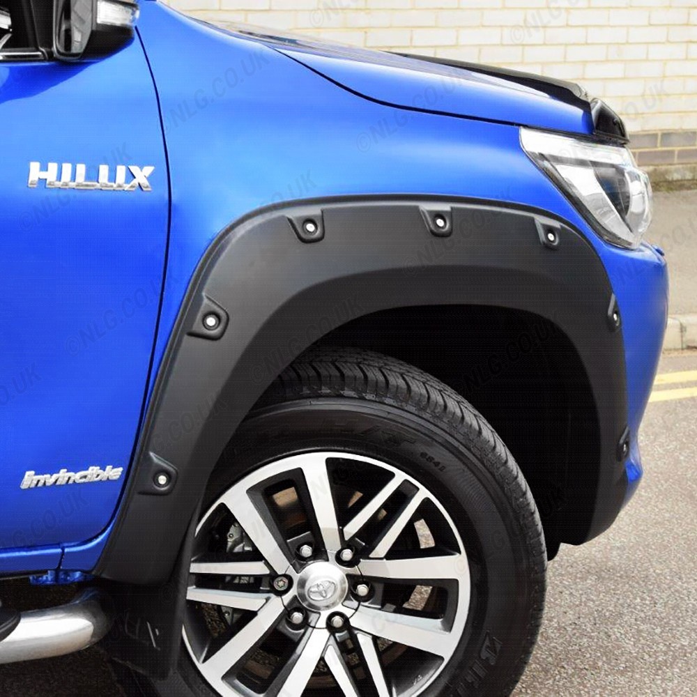 Toyota Hilux 2016 et plus - Extensions d'ailes - Noir mat avec petits rivets