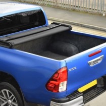 Toyota Hilux 2021 - Couvre-caisse souple pliable en trois parties (modèles avec porte-échelle)