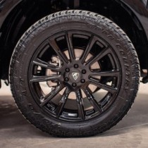 Jante en alliage Predator Denali 20x9 pour Nissan Navara NP300 - Noir brillant profond