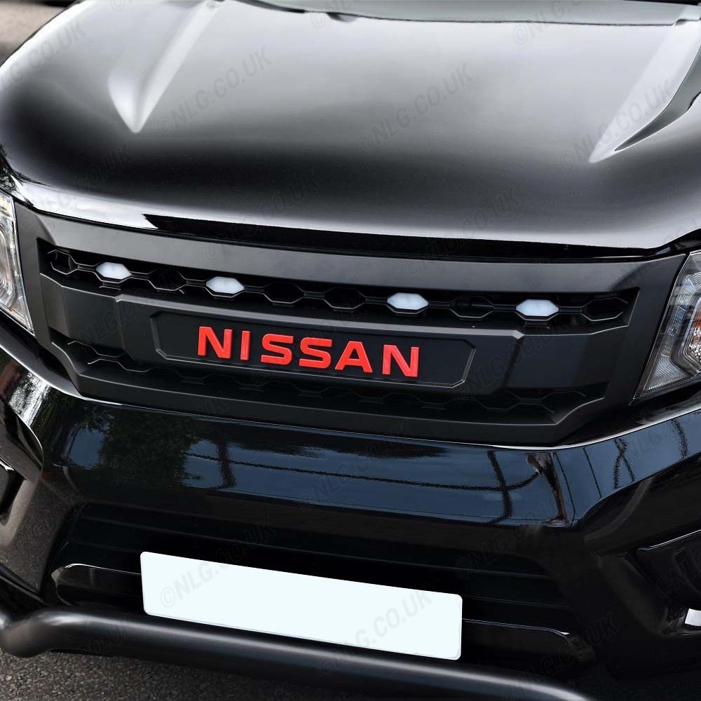 Calandre noire mate avec LED et logo rouge pour Nissan Navara NP300 2016-2021