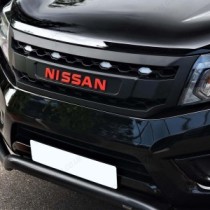 Calandre noire mate avec LED et logo rouge pour Nissan Navara NP300 2016-2021