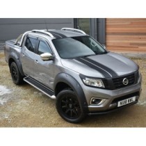 Bandes stylisées Predator pour Nissan Navara NP300