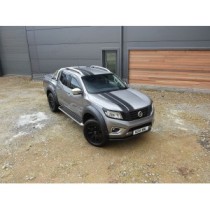 Bandes stylisées Predator pour Nissan Navara NP300