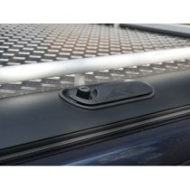 Couvre-tonneau relevable Mountain Top Checker avec rail de chargement pour VW Amarok 2011-2020