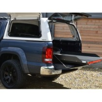 Auvent ProTop Gullwing avec porte arrière en verre pour VW Amarok 2011-2020 en blanc bonbon B4B4