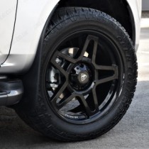 Jante en alliage Predator Fox 20x9 Land Rover Discovery en noir brillant